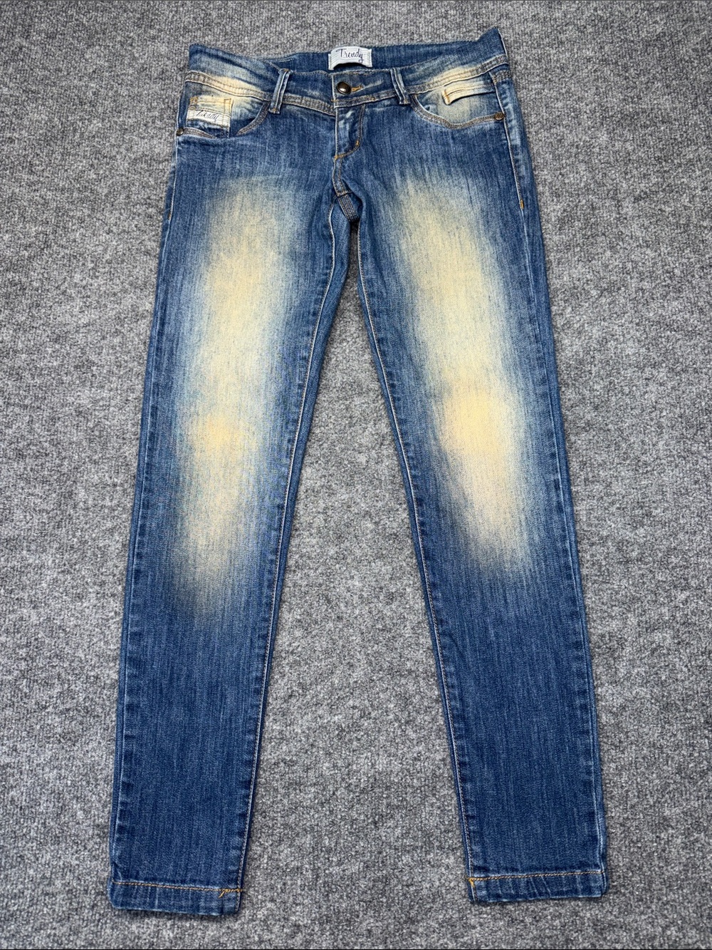 Trendy Women's Low-Rise Skinny Jeans in Blue with Faded Whisker Detail Size 3